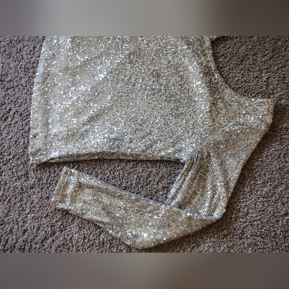 Cable & Gauge Glittering Sequin One Sleeve Top NWT - Picture 3 of 10